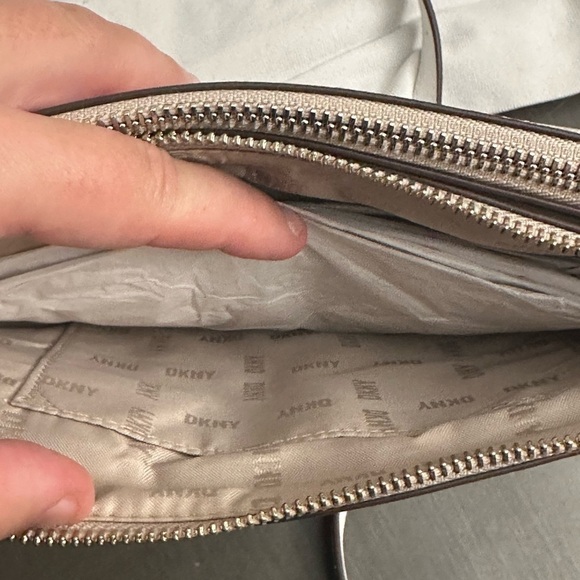 DKNY Crossbody NWT - Picture 7 of 9